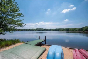 5-Bedroom Lakefront, private beach wifi AC boat &